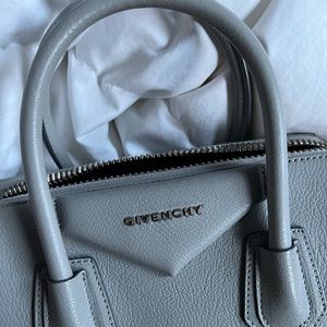 Givenchy Antigona in small size, grained leather, and color Pearl Gray